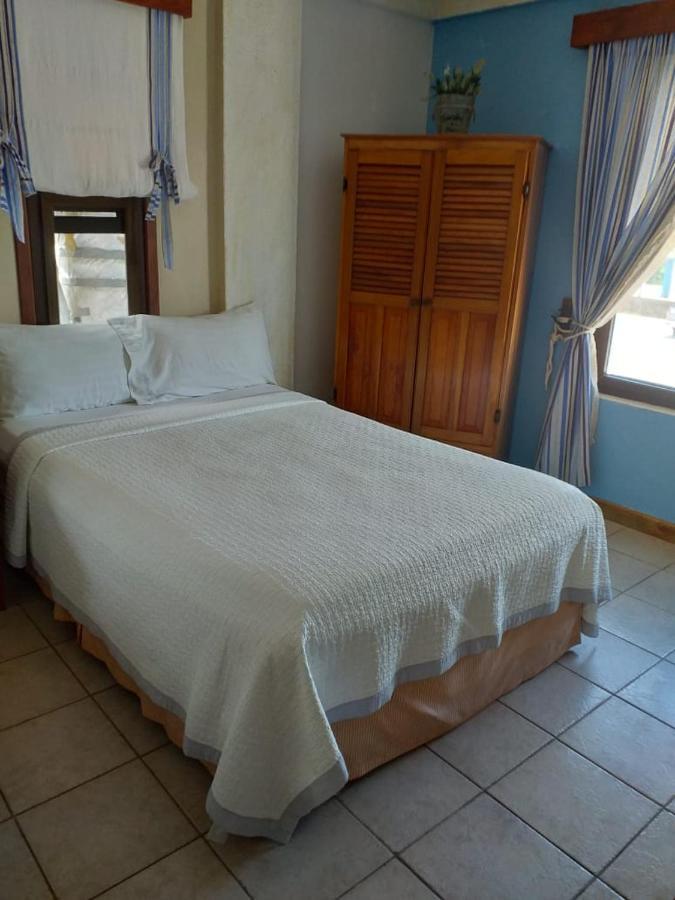 Hotel Y Restaurante Cesar Mariscos Tela Kültér fotó