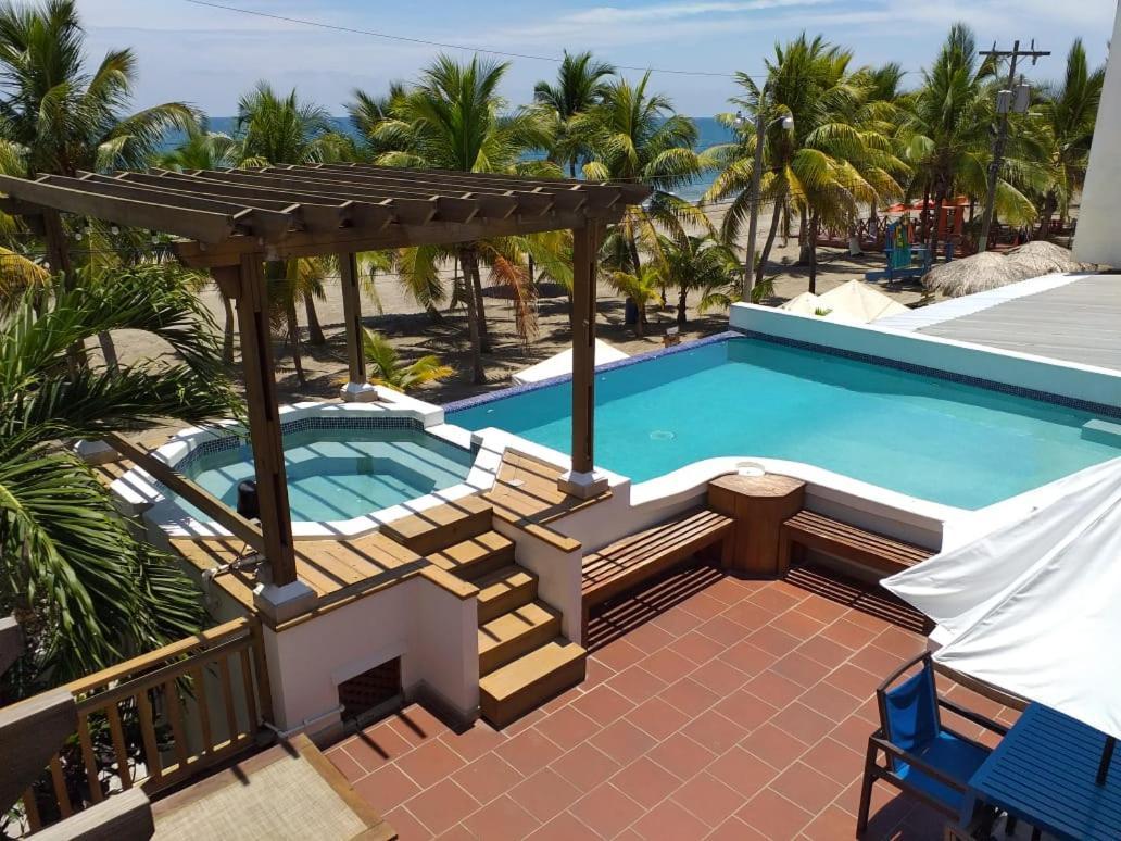 Hotel Y Restaurante Cesar Mariscos Tela Kültér fotó